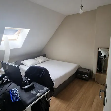 Maison Chaleureuse Avec Extérieur Calme